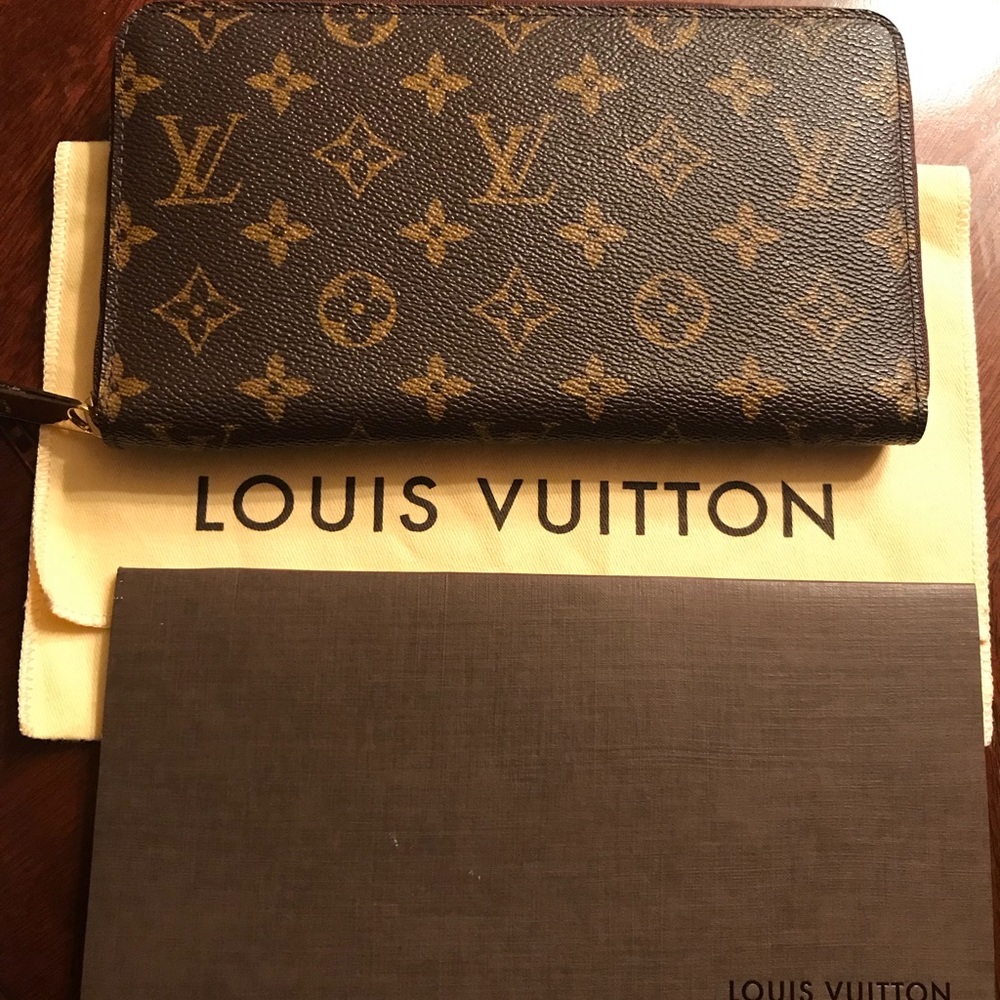Louis Vuitton Zippy Organizer